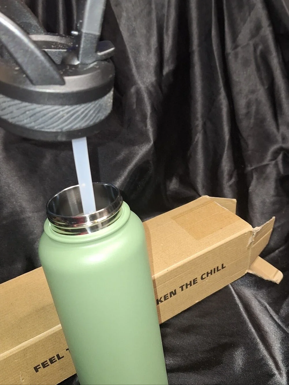 New Fanhaw Insulated Water Bottle~Flip Top~Straw